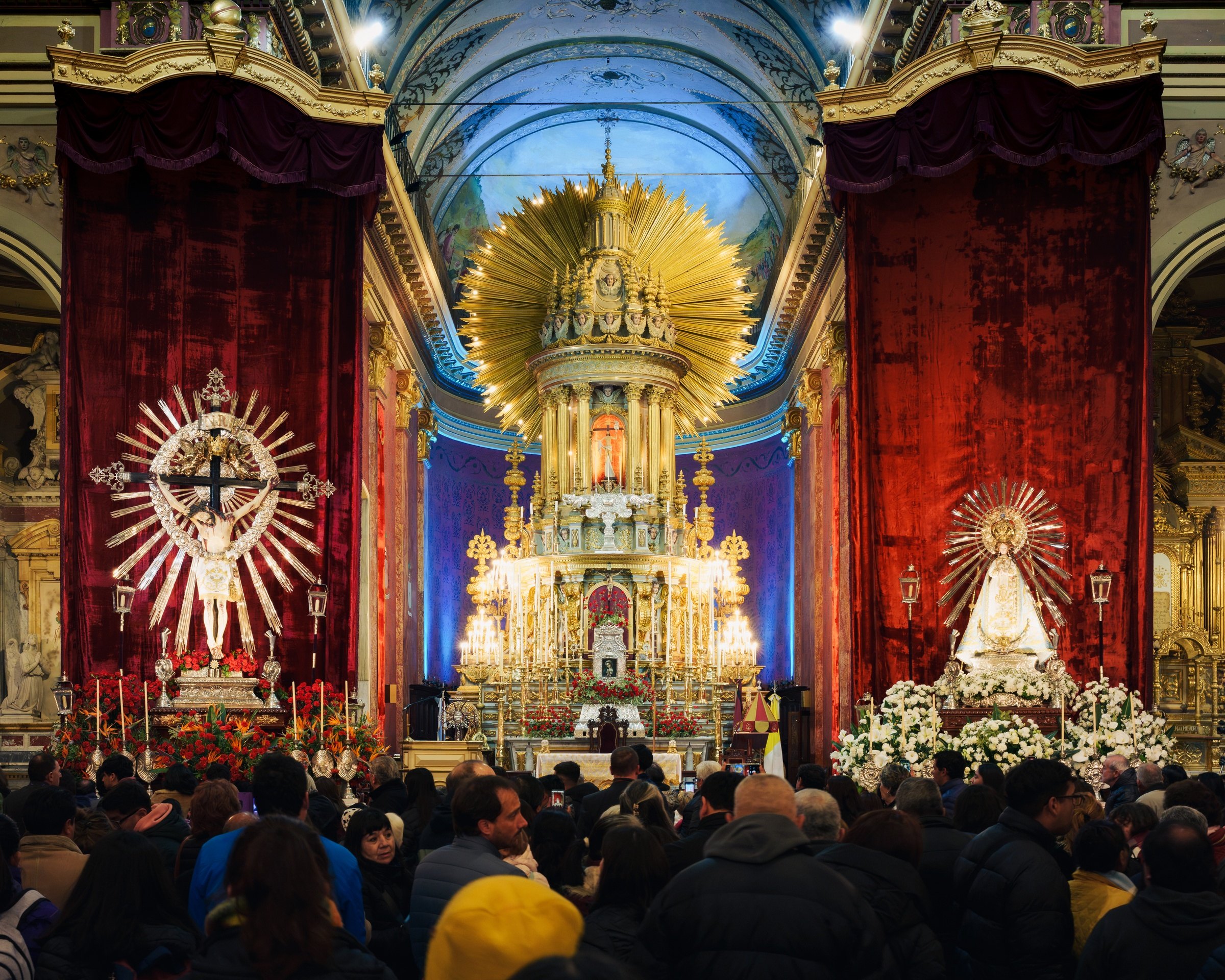Festejos en la catedral en vísperas a la procesión